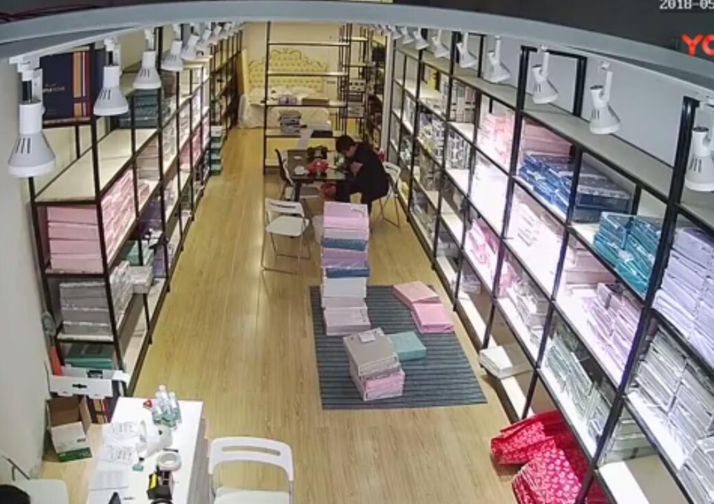广州门店专卖店日夜型半球型网络摄像机监控视频